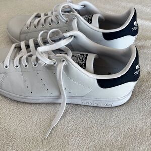 Adidas Stan Smith sneakers . Excellent condition . Size 9